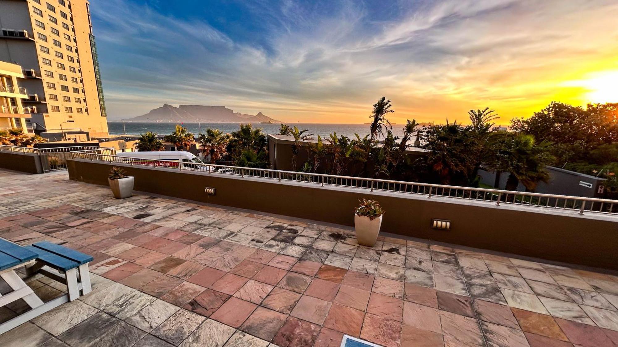 Heaven On Earth - Blouberg Beachfront Self-Catering Apartment Bloubergstrand Luaran gambar